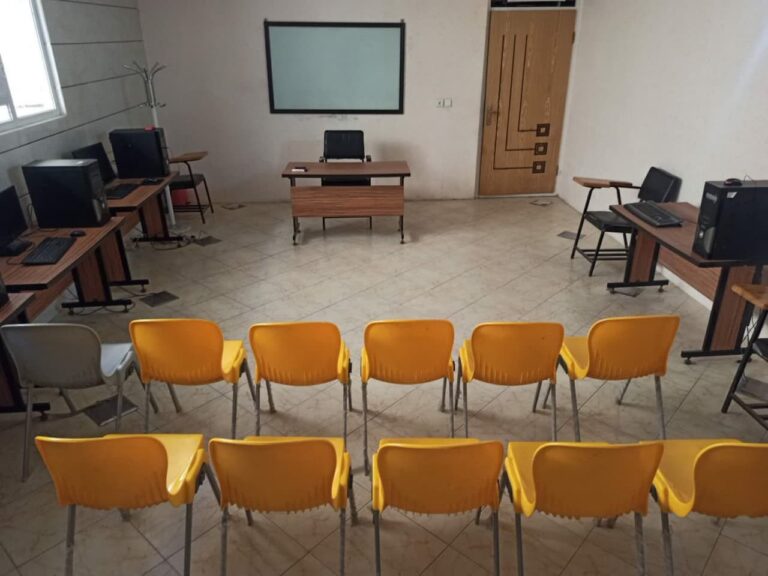 آموزشگاه فنی حرفه ای در تیران و کرون